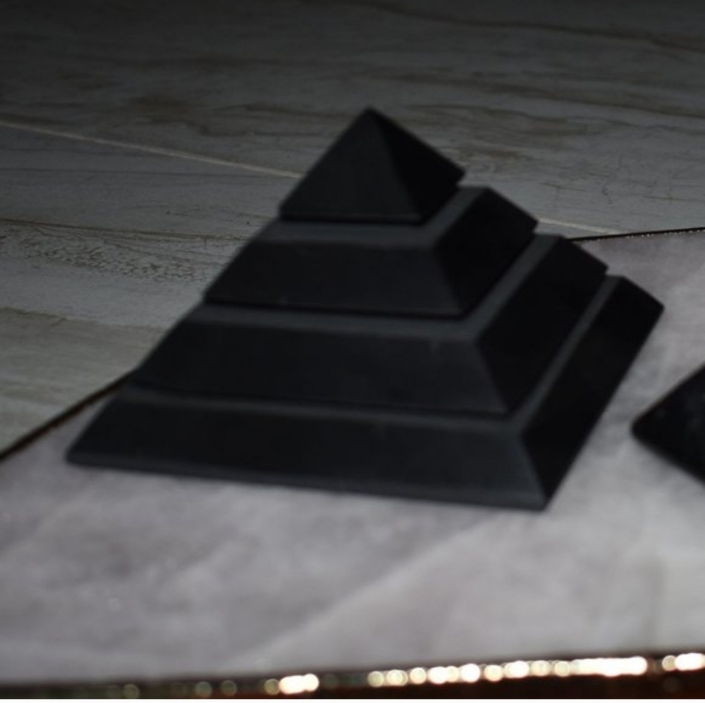 Shungite Pyramid - Picture 3 of 4